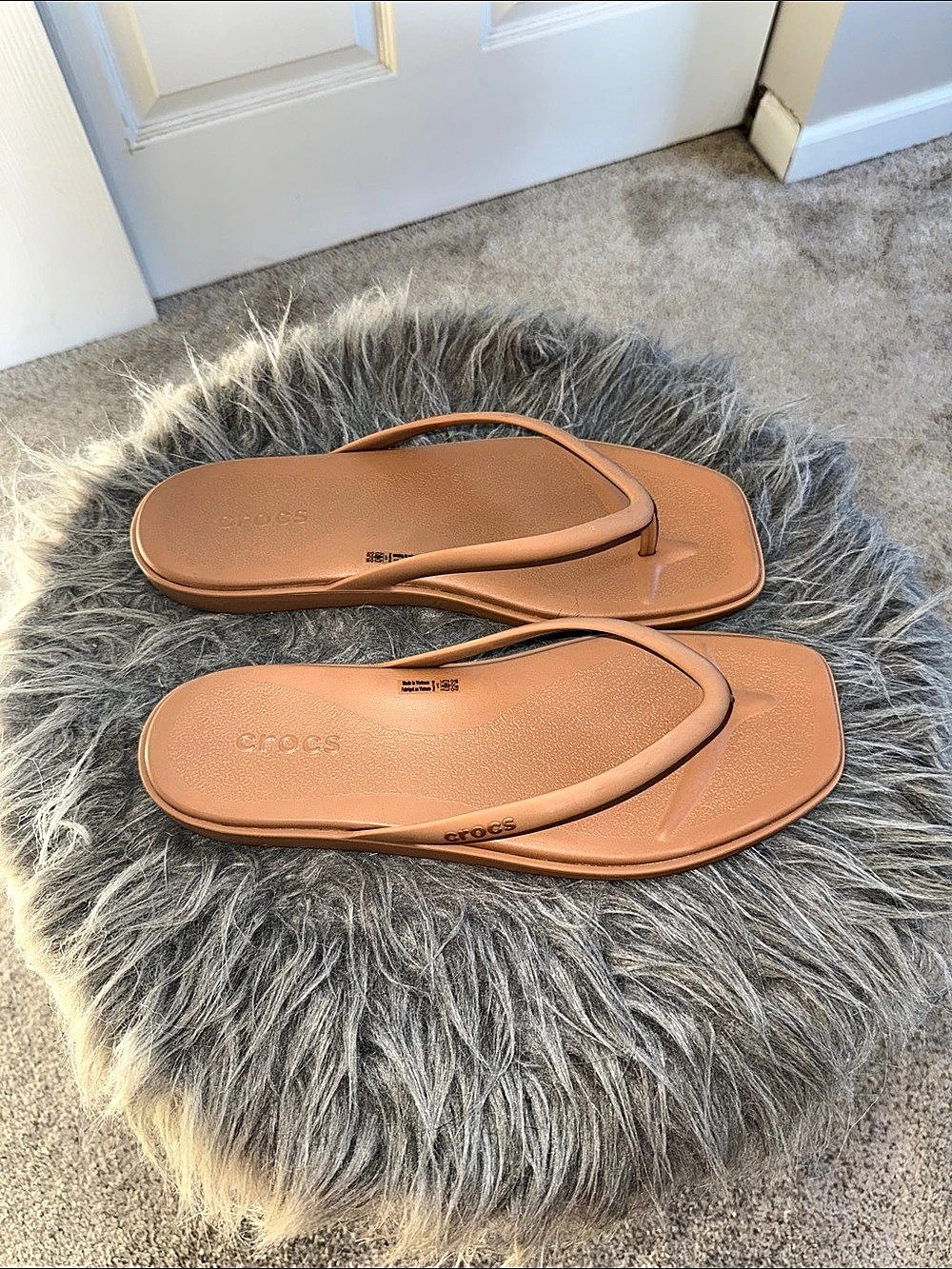 Crocs Getaway Triangle Flip Brown Sandals US 10